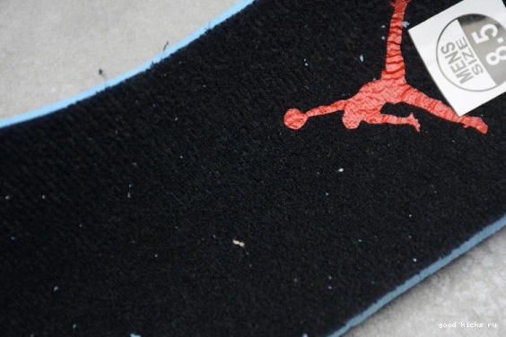 4 CI1184-001 CI1184-001 LASER RETRO BLACK AIR JORDAN 0304